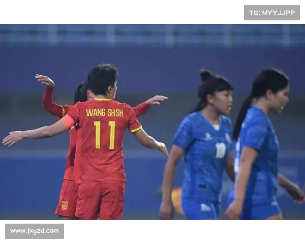 女足国脚吴海燕与队友王霜陈巧珠共享欢乐时光一起跳舞放松心情 女足国脚吴海燕与队友王霜陈巧珠共享欢乐时光一起跳舞放松心情